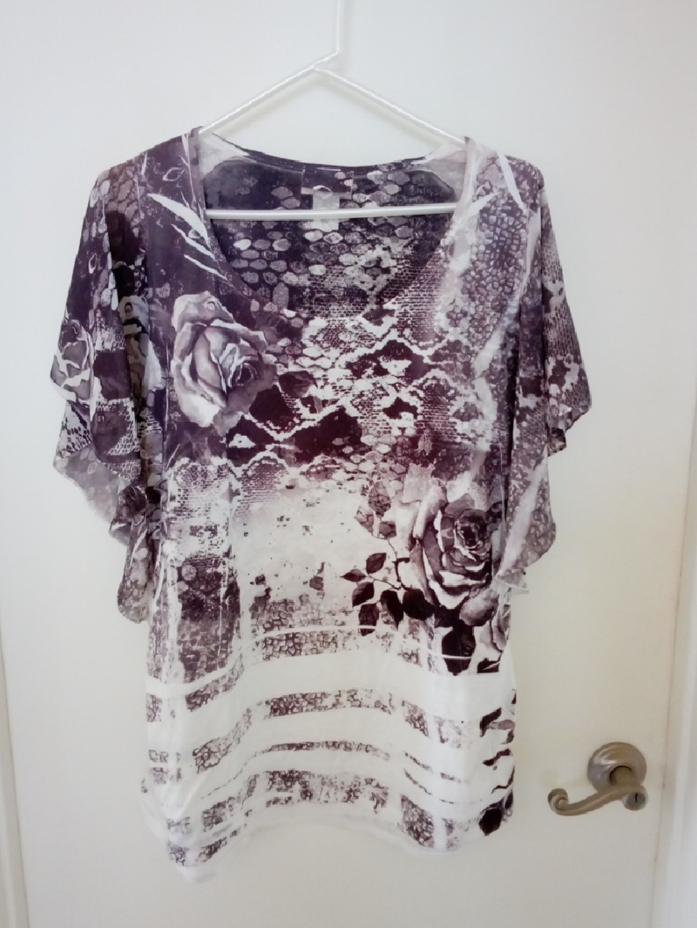 Floral Lace-Print Flutter Sleeve Top - Dark Gray And White